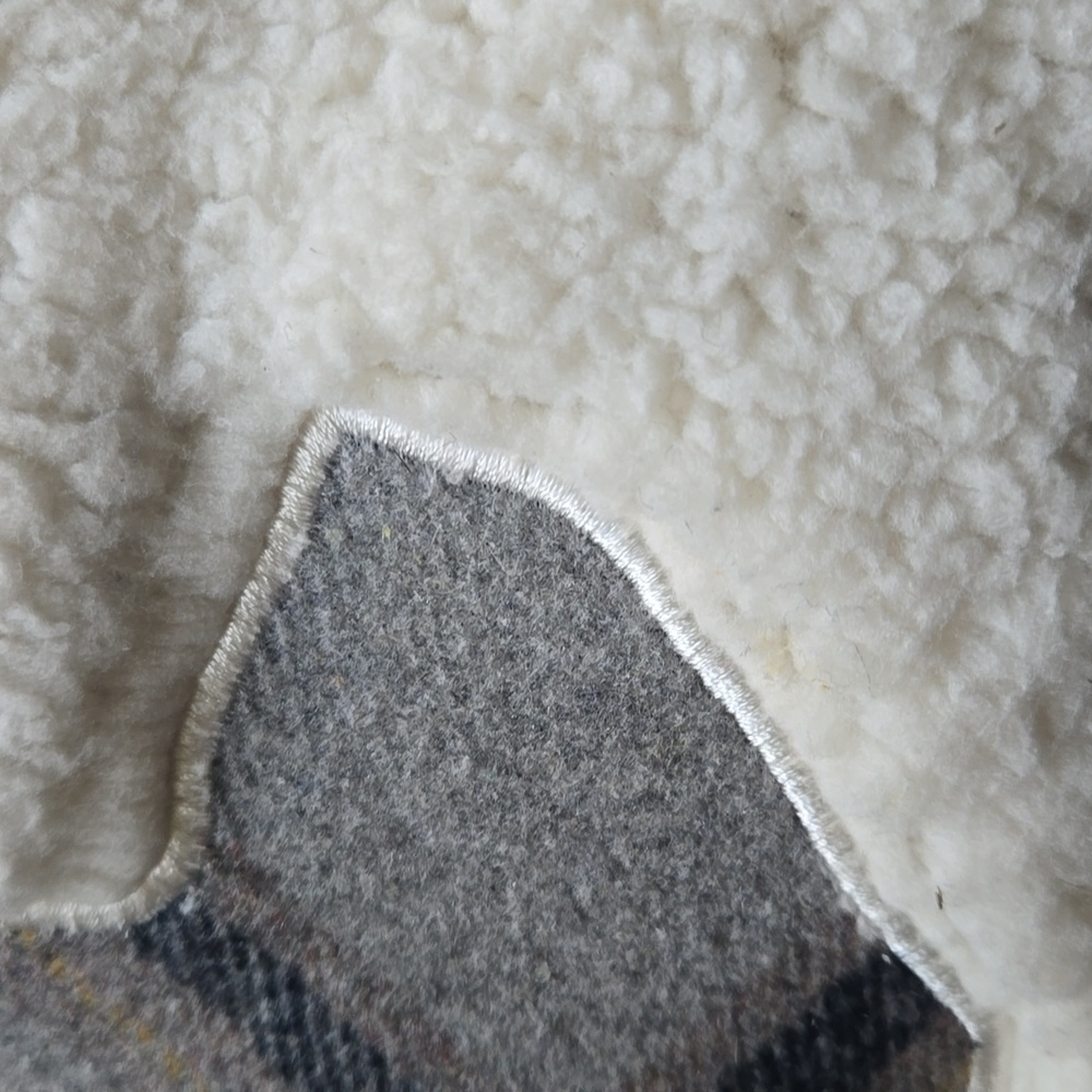 2 bear pillows - Picture 3 of 3